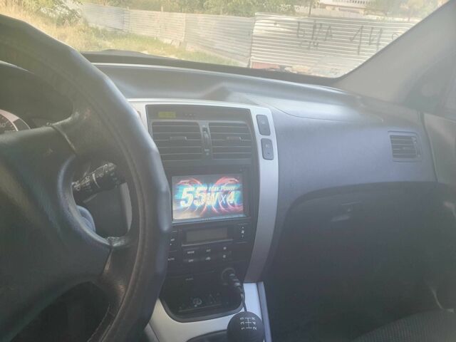 Хендай Туксон 2008 у Тернополі на Automoto.ua Сірий Хендай Туксон, об'ємом двигуна 2 л та пробігом 186 тис. км за 6600 $, фото 13 на Automoto.ua