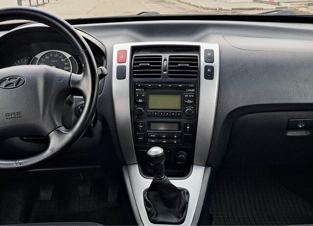 Серый Хендай Туксон, объемом двигателя 2 л и пробегом 95 тыс. км за 8800 $, фото 10 на Automoto.ua