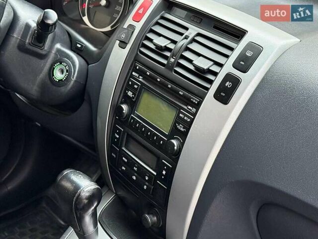 Серый Хендай Туксон, объемом двигателя 2.7 л и пробегом 210 тыс. км за 9290 $, фото 19 на Automoto.ua