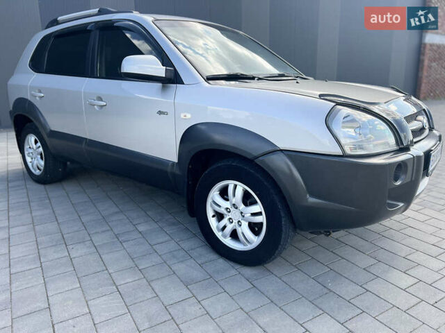 Сірий Хендай Туксон, об'ємом двигуна 2.7 л та пробігом 229 тис. км за 7700 $, фото 1 на Automoto.ua