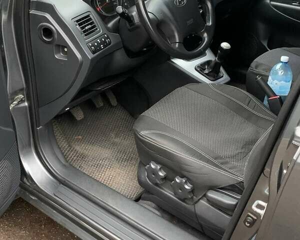 Сірий Хендай Туксон, об'ємом двигуна 1.98 л та пробігом 170 тис. км за 8800 $, фото 14 на Automoto.ua