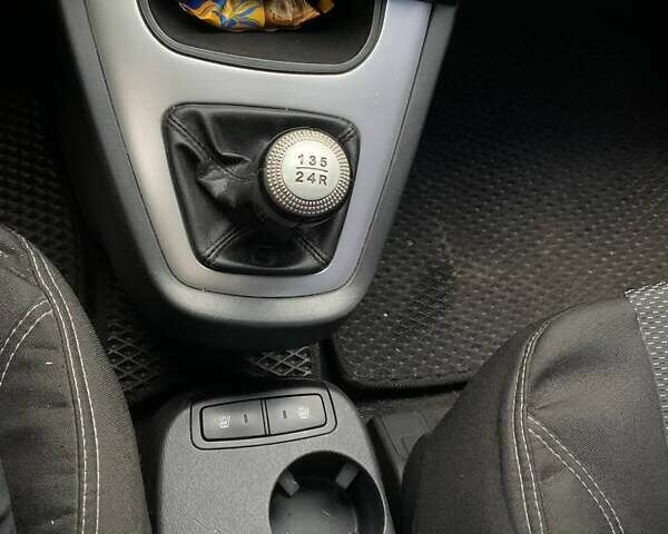 Сірий Хендай Туксон, об'ємом двигуна 1.98 л та пробігом 170 тис. км за 8800 $, фото 25 на Automoto.ua