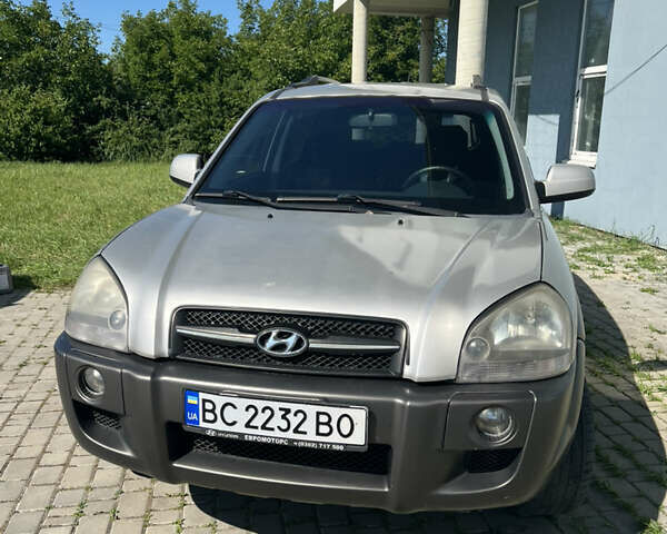 Серый Хендай Туксон, объемом двигателя 1.98 л и пробегом 265 тыс. км за 6900 $, фото 8 на Automoto.ua