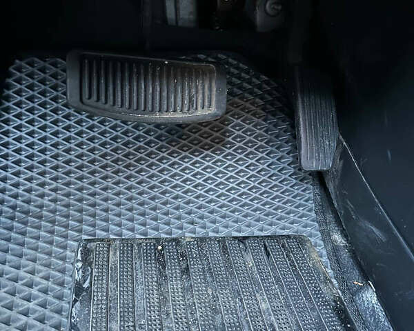 Серый Хендай Туксон, объемом двигателя 1.98 л и пробегом 227 тыс. км за 7700 $, фото 11 на Automoto.ua