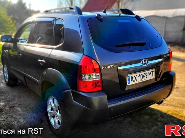 Серый Хендай Туксон, объемом двигателя 2 л и пробегом 190 тыс. км за 8500 $, фото 4 на Automoto.ua
