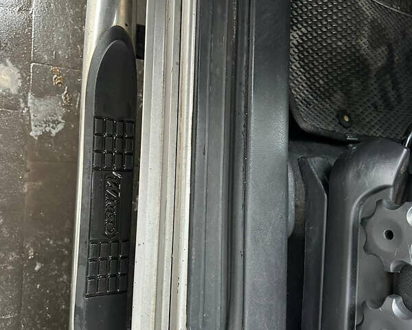 Серый Хендай Туксон, объемом двигателя 1.98 л и пробегом 227 тыс. км за 7700 $, фото 18 на Automoto.ua