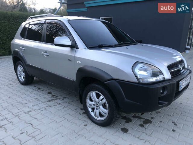 Хендай Туксон 2008 в Турке на Automoto.ua Серый Хендай Туксон, объемом двигателя 2 л и пробегом 274 тыс. км за 7200 $, фото 3 на Automoto.ua