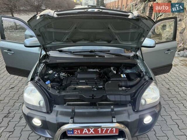 Серый Хендай Туксон, объемом двигателя 2 л и пробегом 217 тыс. км за 8200 $, фото 20 на Automoto.ua