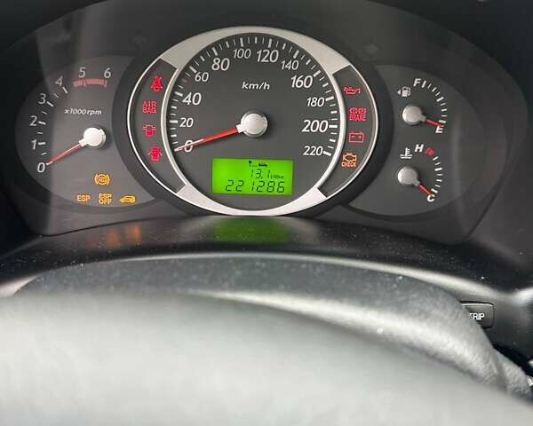 Сірий Хендай Туксон, об'ємом двигуна 1.99 л та пробігом 221 тис. км за 6000 $, фото 18 на Automoto.ua