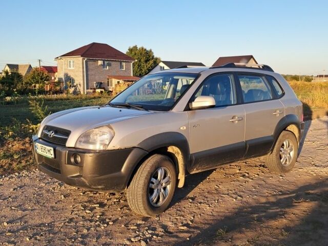 Серый Хендай Туксон, объемом двигателя 2.7 л и пробегом 244 тыс. км за 7200 $, фото 2 на Automoto.ua