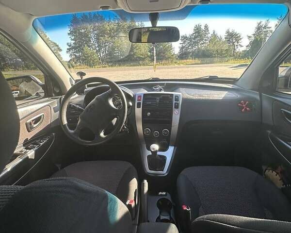Серый Хендай Туксон, объемом двигателя 1.99 л и пробегом 255 тыс. км за 5800 $, фото 17 на Automoto.ua
