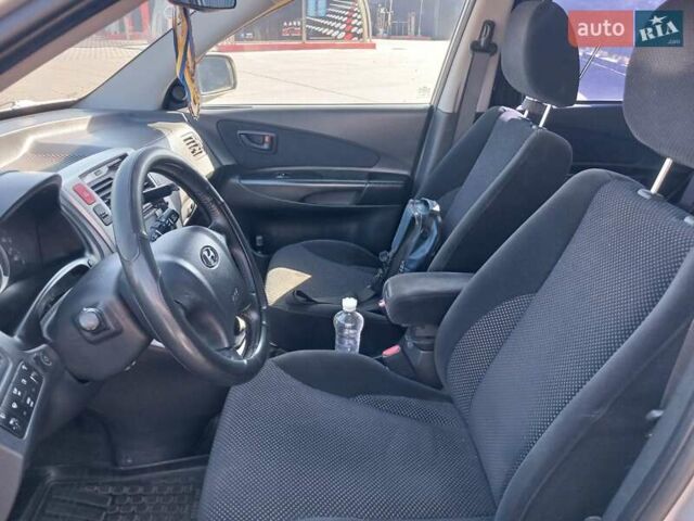 Хендай Туксон 2008 у Полтаві на Automoto.ua Сірий Хендай Туксон, об'ємом двигуна 2 л та пробігом 222 тис. км за 7200 $, фото 15 на Automoto.ua