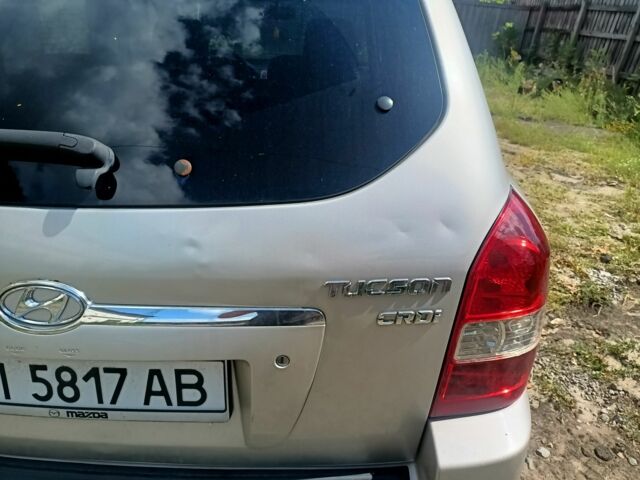 Серый Хендай Туксон, объемом двигателя 2 л и пробегом 257 тыс. км за 9000 $, фото 4 на Automoto.ua