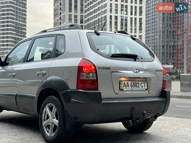 Хендай Туксон 2008 в Киеве на Automoto.ua Серый Хендай Туксон, объемом двигателя 2 л и пробегом 187 тыс. км за 7250 $, фото 25 на Automoto.ua