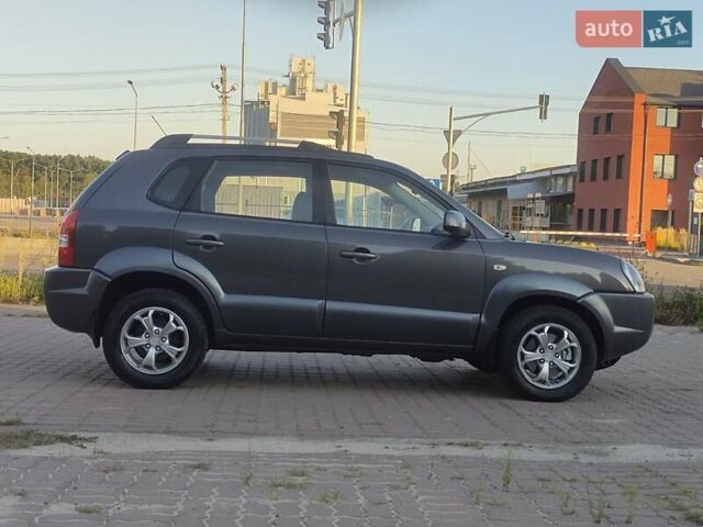 Сірий Хендай Туксон, об'ємом двигуна 2 л та пробігом 234 тис. км за 8750 $, фото 15 на Automoto.ua