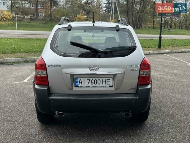 Серый Хендай Туксон, объемом двигателя 2 л и пробегом 263 тыс. км за 7300 $, фото 5 на Automoto.ua