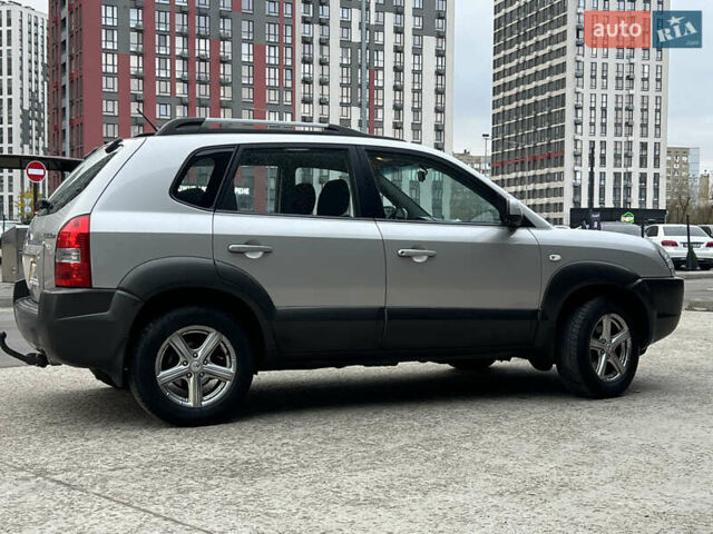 Хендай Туксон 2008 в Киеве на Automoto.ua Серый Хендай Туксон, объемом двигателя 2 л и пробегом 187 тыс. км за 7250 $, фото 14 на Automoto.ua