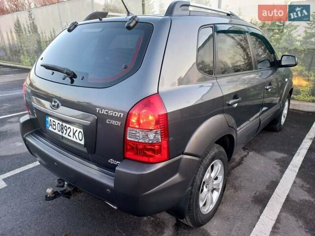 Серый Хендай Туксон, объемом двигателя 1.99 л и пробегом 207 тыс. км за 8000 $, фото 2 на Automoto.ua