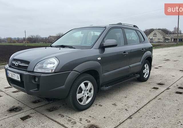 Серый Хендай Туксон, объемом двигателя 1.98 л и пробегом 177 тыс. км за 8200 $, фото 8 на Automoto.ua