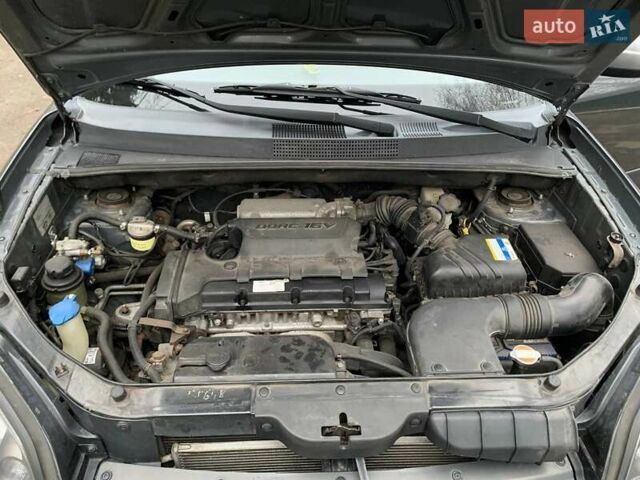 Сірий Хендай Туксон, об'ємом двигуна 1.98 л та пробігом 170 тис. км за 8800 $, фото 27 на Automoto.ua