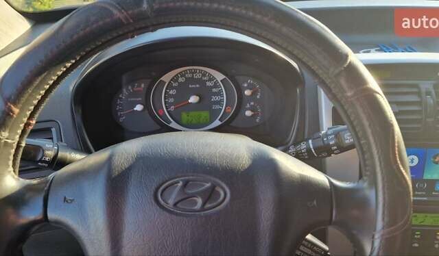 Сірий Хендай Туксон, об'ємом двигуна 1.98 л та пробігом 227 тис. км за 7500 $, фото 8 на Automoto.ua