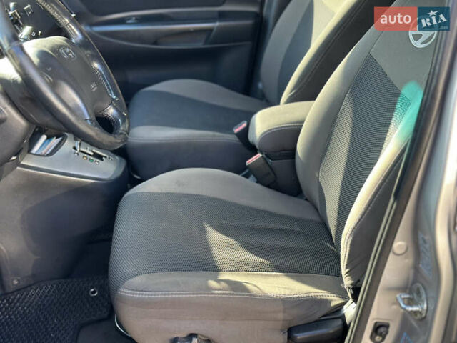 Серый Хендай Туксон, объемом двигателя 1.99 л и пробегом 333 тыс. км за 8199 $, фото 8 на Automoto.ua