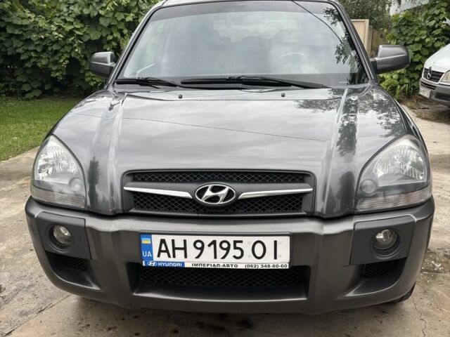 Сірий Хендай Туксон, об'ємом двигуна 2 л та пробігом 153 тис. км за 9000 $, фото 1 на Automoto.ua