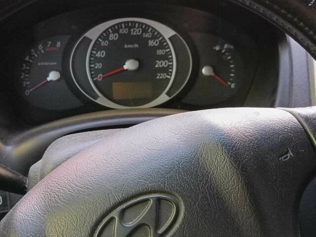 Серый Хендай Туксон, объемом двигателя 2 л и пробегом 220 тыс. км за 8000 $, фото 5 на Automoto.ua