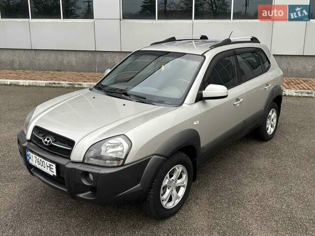Серый Хендай Туксон, объемом двигателя 2 л и пробегом 263 тыс. км за 7300 $, фото 9 на Automoto.ua