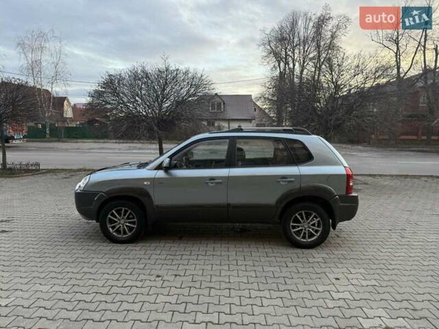Серый Хендай Туксон, объемом двигателя 2 л и пробегом 217 тыс. км за 8200 $, фото 3 на Automoto.ua