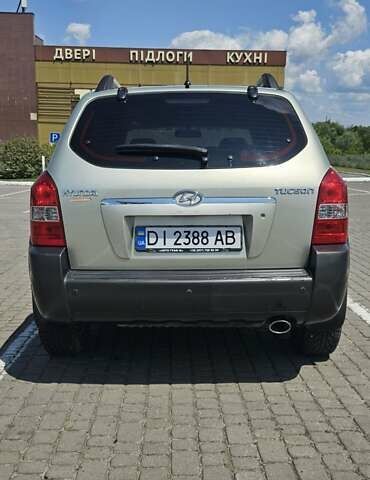 Сірий Хендай Туксон, об'ємом двигуна 1.98 л та пробігом 177 тис. км за 8500 $, фото 4 на Automoto.ua