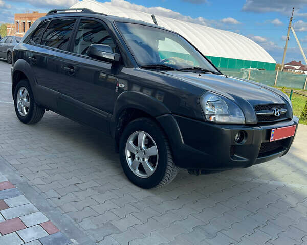 Сірий Хендай Туксон, об'ємом двигуна 2 л та пробігом 172 тис. км за 8550 $, фото 3 на Automoto.ua