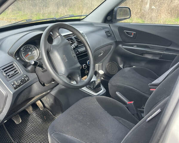 Сірий Хендай Туксон, об'ємом двигуна 1.98 л та пробігом 210 тис. км за 4999 $, фото 11 на Automoto.ua