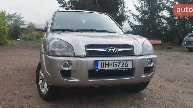 Хендай Туксон 2008 в Бердичеве на Automoto.ua Серый Хендай Туксон, объемом двигателя 1.98 л и пробегом 201 тыс. км за 8299 $, фото 2 на Automoto.ua