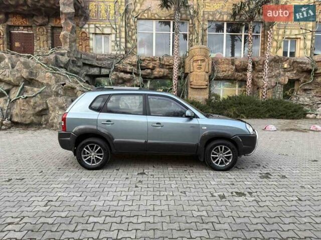 Серый Хендай Туксон, объемом двигателя 2 л и пробегом 217 тыс. км за 8200 $, фото 4 на Automoto.ua