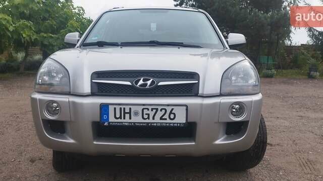 Хендай Туксон 2008 в Бердичеве на Automoto.ua Серый Хендай Туксон, объемом двигателя 1.98 л и пробегом 201 тыс. км за 8299 $, фото 3 на Automoto.ua