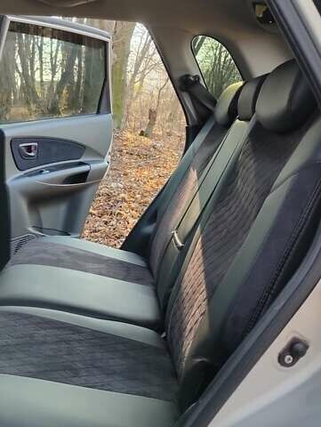 Сірий Хендай Туксон, об'ємом двигуна 1.99 л та пробігом 272 тис. км за 8500 $, фото 9 на Automoto.ua