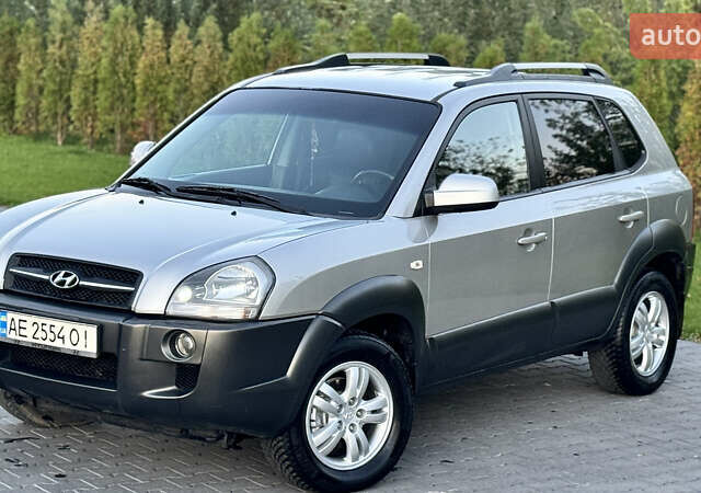 Серый Хендай Туксон, объемом двигателя 1.99 л и пробегом 222 тыс. км за 8350 $, фото 11 на Automoto.ua