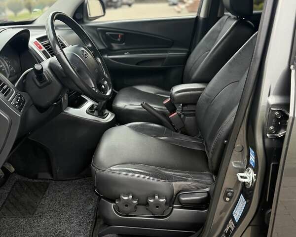 Сірий Хендай Туксон, об'ємом двигуна 2 л та пробігом 187 тис. км за 7700 $, фото 30 на Automoto.ua