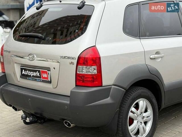 Серый Хендай Туксон, объемом двигателя 2.7 л и пробегом 210 тыс. км за 9290 $, фото 6 на Automoto.ua