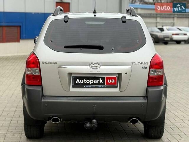 Серый Хендай Туксон, объемом двигателя 2.7 л и пробегом 210 тыс. км за 9290 $, фото 3 на Automoto.ua