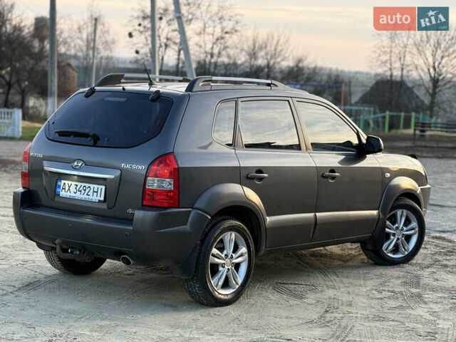 Сірий Хендай Туксон, об'ємом двигуна 1.98 л та пробігом 220 тис. км за 8200 $, фото 8 на Automoto.ua