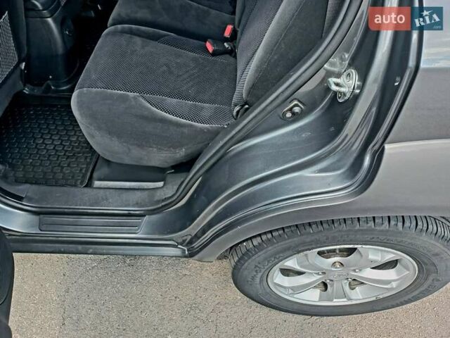 Серый Хендай Туксон, объемом двигателя 1.99 л и пробегом 207 тыс. км за 8000 $, фото 16 на Automoto.ua