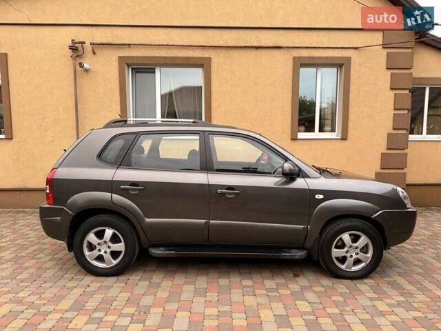 Хендай Туксон 2008 в Миргороде на Automoto.ua Серый Хендай Туксон, объемом двигателя 1.98 л и пробегом 177 тыс. км за 7950 $, фото 12 на Automoto.ua