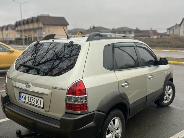 Серый Хендай Туксон, объемом двигателя 2 л и пробегом 151 тыс. км за 8300 $, фото 4 на Automoto.ua