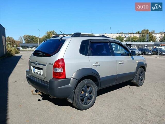 Хендай Туксон 2008 у Полтаві на Automoto.ua Сірий Хендай Туксон, об'ємом двигуна 2 л та пробігом 222 тис. км за 7200 $, фото 7 на Automoto.ua