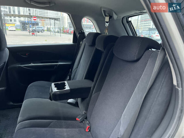 Хендай Туксон 2008 в Киеве на Automoto.ua Серый Хендай Туксон, объемом двигателя 2 л и пробегом 187 тыс. км за 7250 $, фото 47 на Automoto.ua