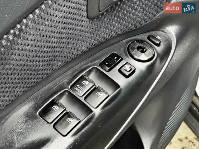 Сірий Хендай Туксон, об'ємом двигуна 2 л та пробігом 213 тис. км за 8500 $, фото 21 на Automoto.ua