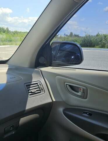 Сірий Хендай Туксон, об'ємом двигуна 1.98 л та пробігом 177 тис. км за 8500 $, фото 26 на Automoto.ua