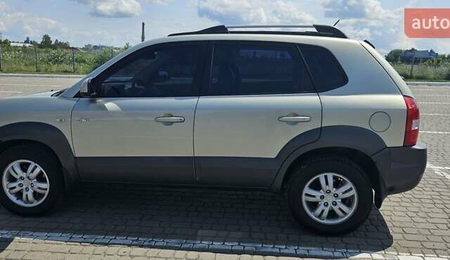 Сірий Хендай Туксон, об'ємом двигуна 1.98 л та пробігом 177 тис. км за 8500 $, фото 12 на Automoto.ua